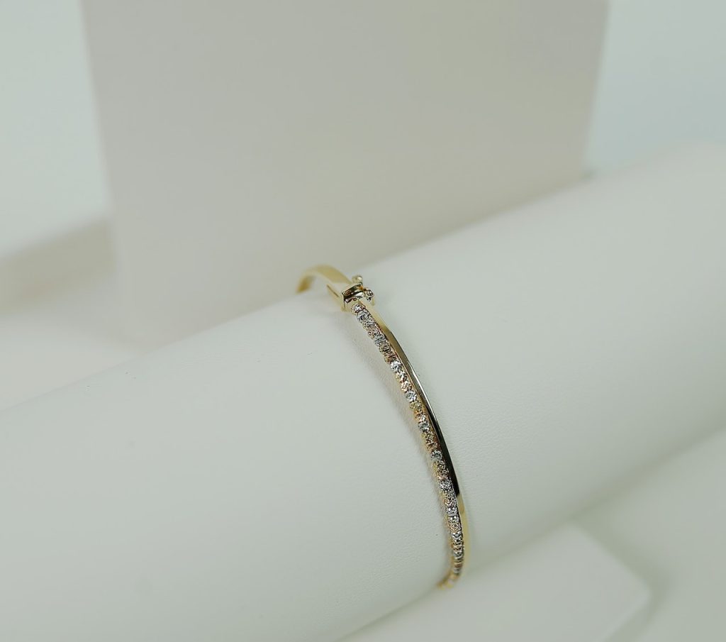 Jak czyścić biżuterię ze złota